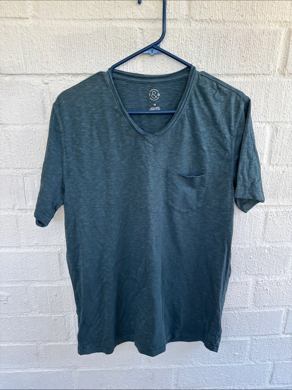 T&B Men's V-Neck Pocket Tee in Dusty Teal Shirt sz M